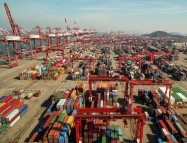 Επιβραδύνθηκε η κινεζική οικονομία λόγω του εμπορικού πολέμου με τις ΗΠΑ